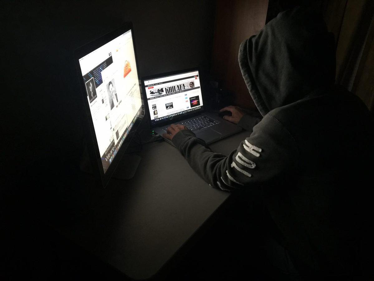 Hackers Take On ISIS