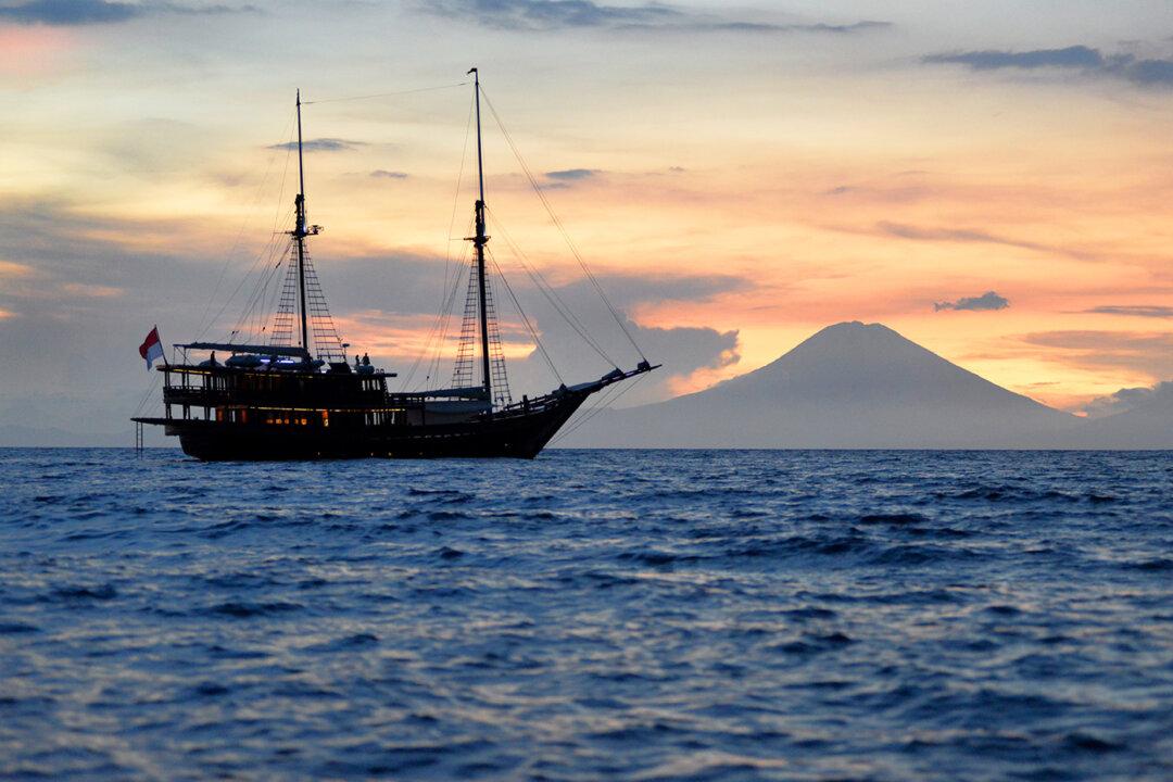 Cruising in the Malay-Indonesian Archipelago