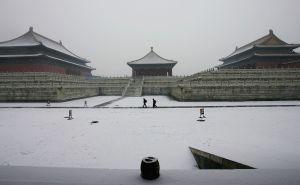 Armed Police Control Stranded Beijing Travellers