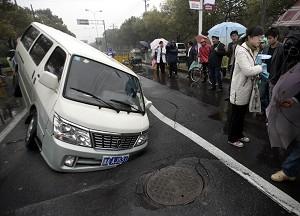 Road Suddenly Collapses in Hangzhou, China