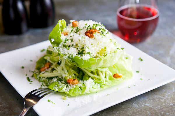Romaine Is on the Menu at Some New York Delis Despite E.coli Warning