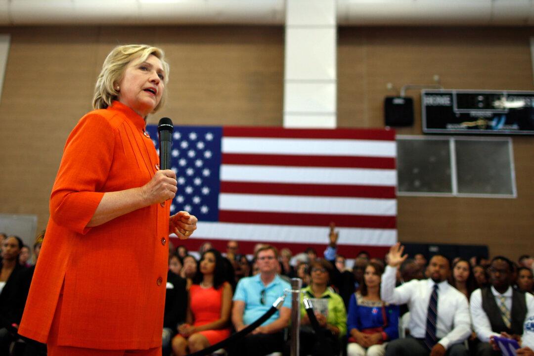 Clinton Facing Fresh Worries in Congress Over Emails