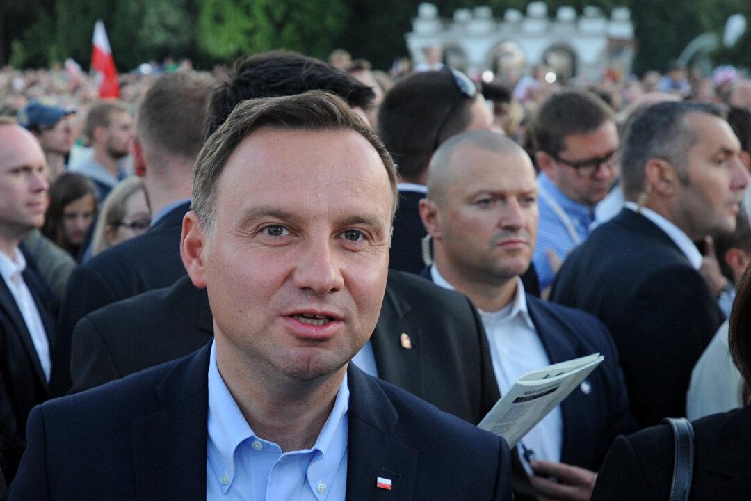 Poland’s New Leader Seeks Greater Regional Unity, NATO Bases