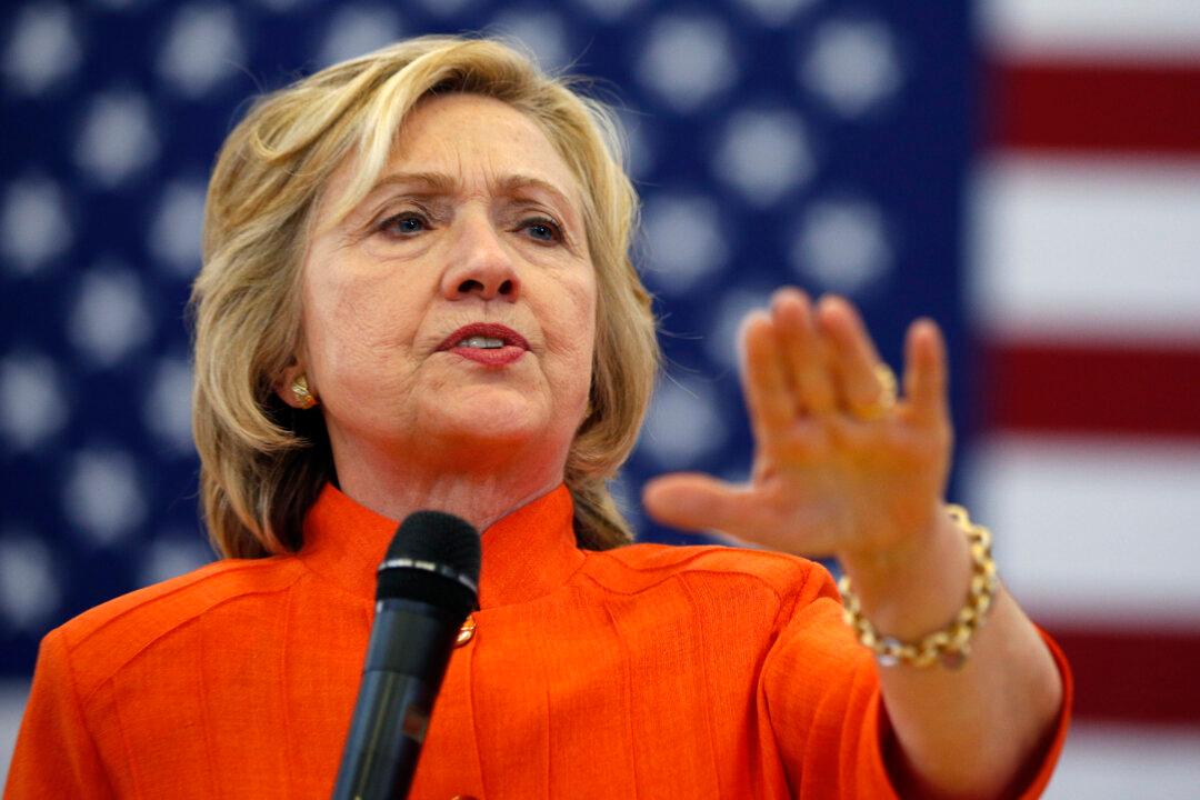 Clinton Says Family Paid State Dept Employee for Email Work