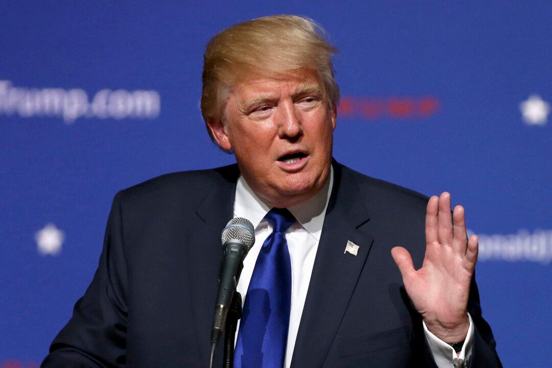 Billionaire Trump Attracts Enthusiasm of Small-Dollar Donors