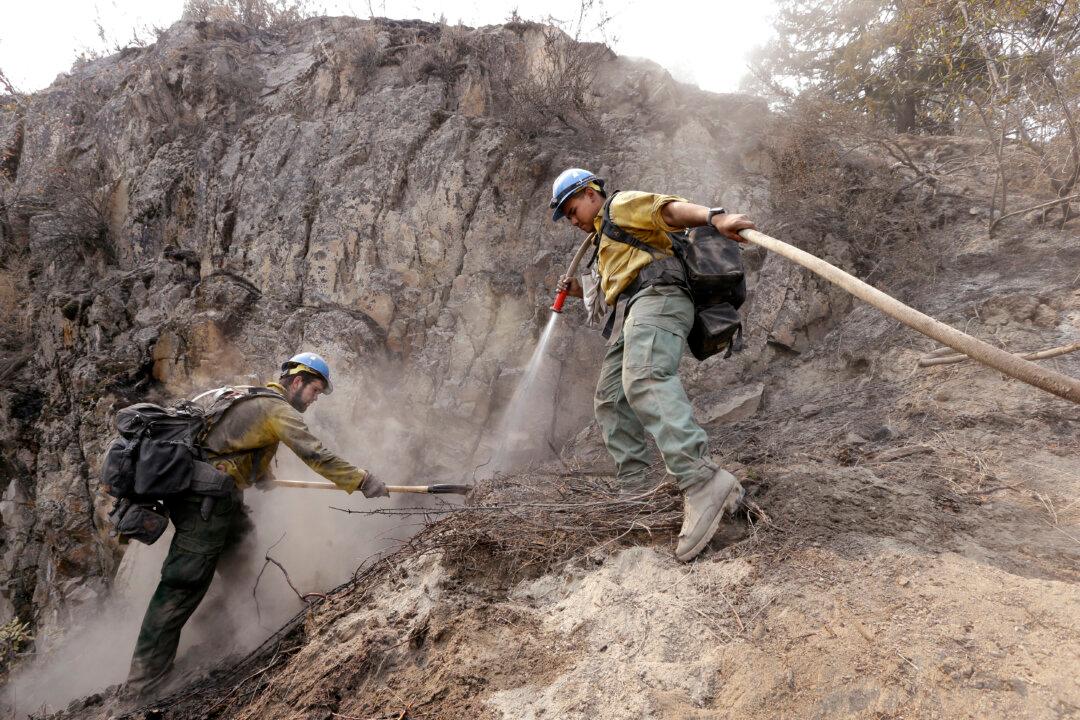 Small Gains Made Against Wildfire Menacing California Towns