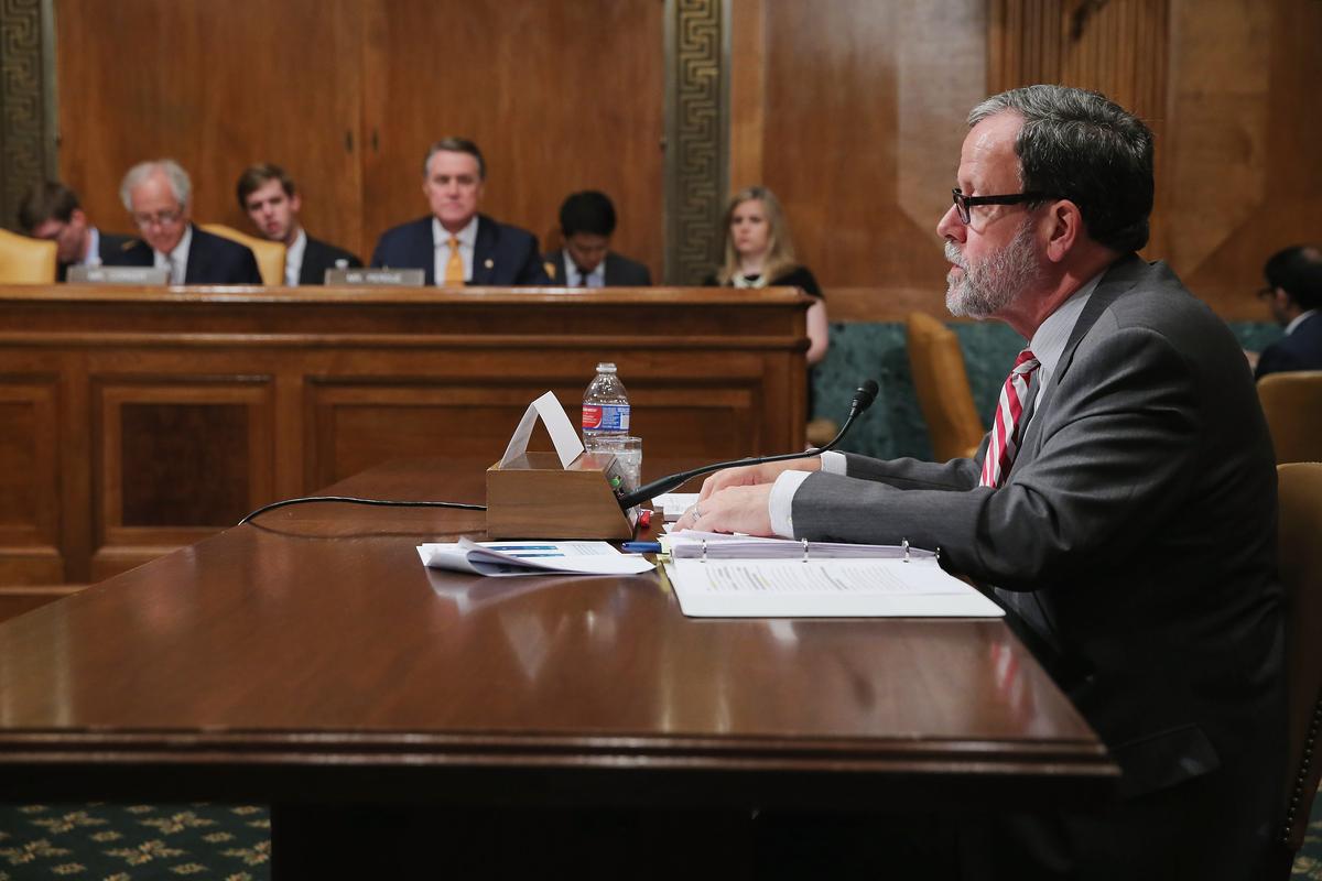 Hall Analysts Lower 2015 Budget Deficit Forecast to $426B