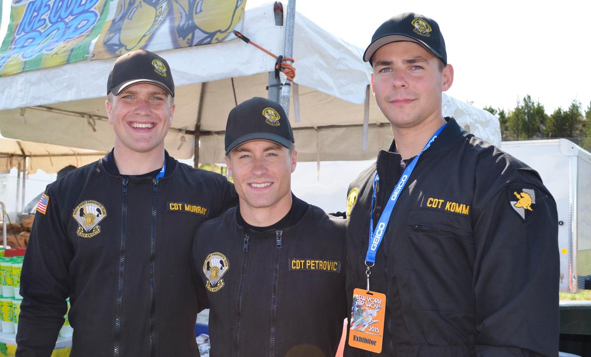West Point Parachute Team Opens New York Airshow