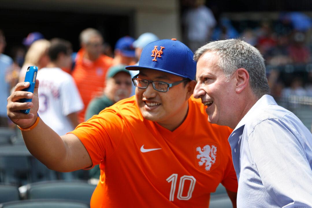 NYC’s First Fan: A Ballgame With Mayor Bill de Blasio