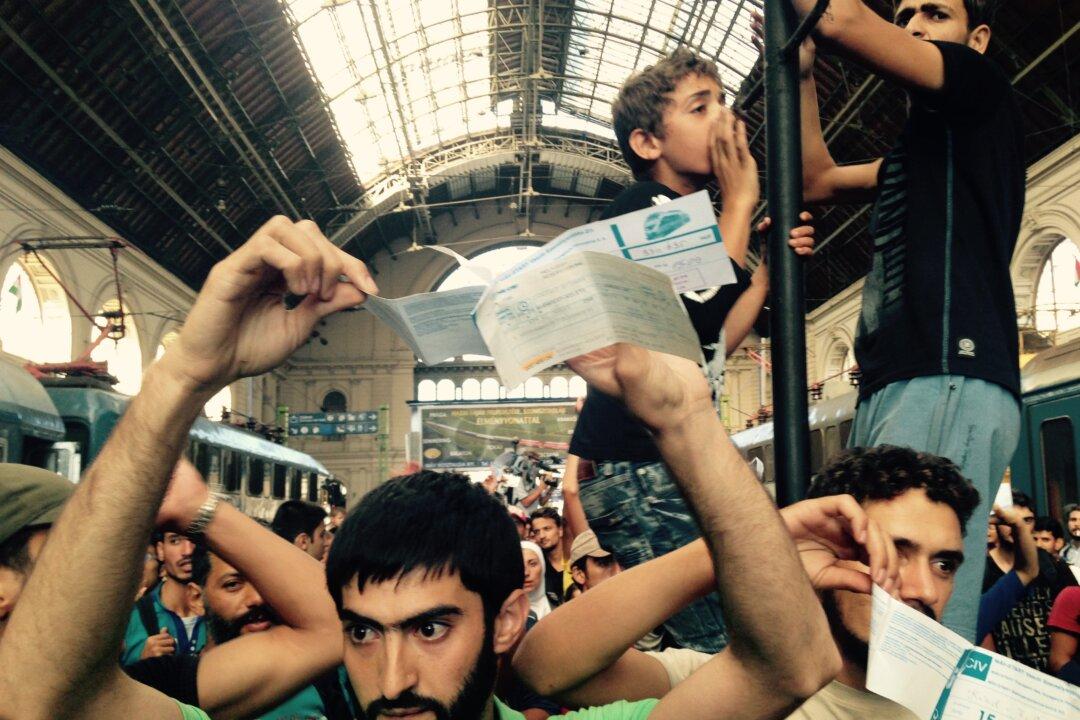 Hungary Bars Migrants From Trains; Smugglers Wait in Wings
