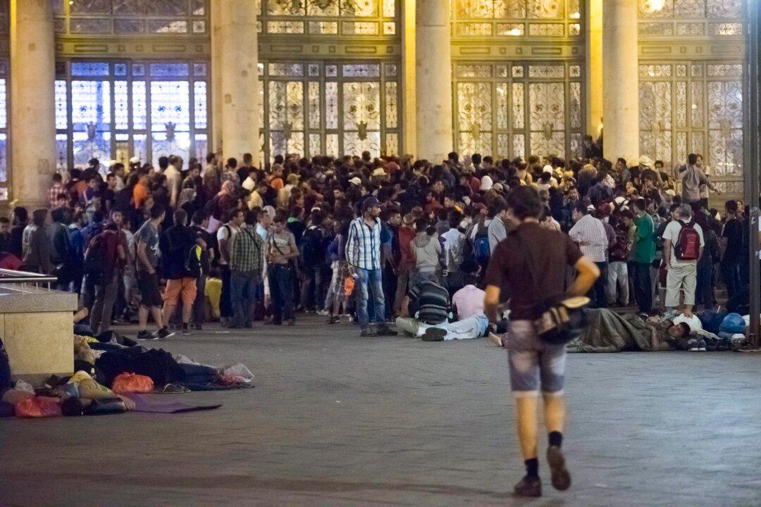 Hungary Shuts Down Rail Traffic for Westward-Bound Migrants