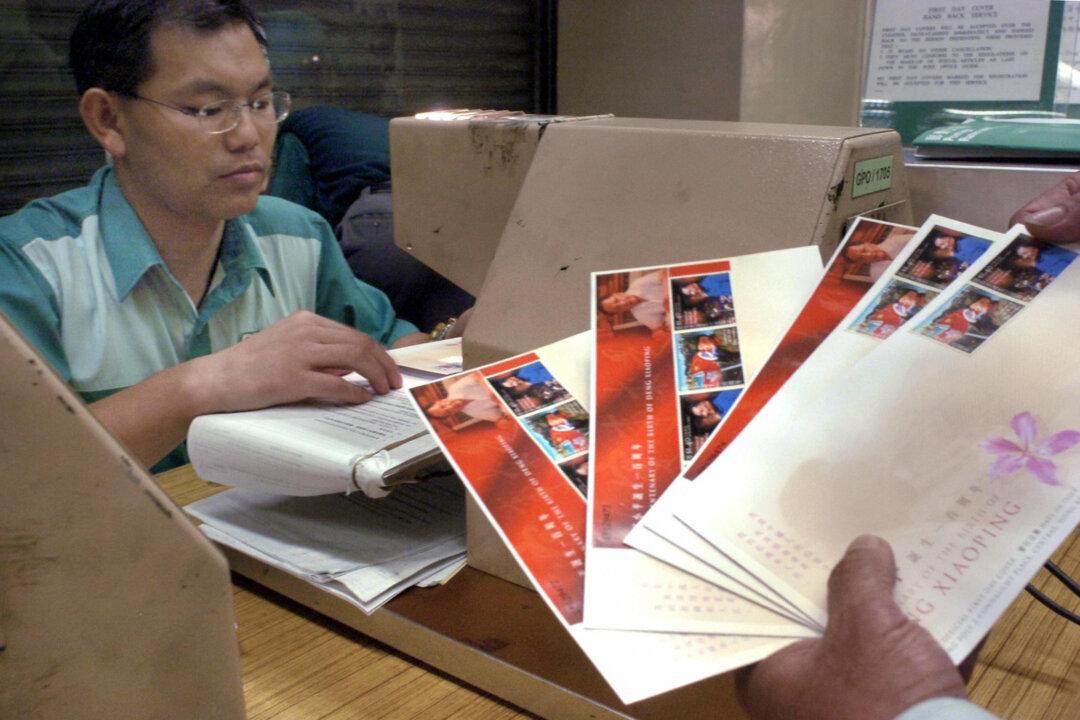 Chinese Postal Workers Intercept Complaint Against Ex-Chinese Leader, Call Police