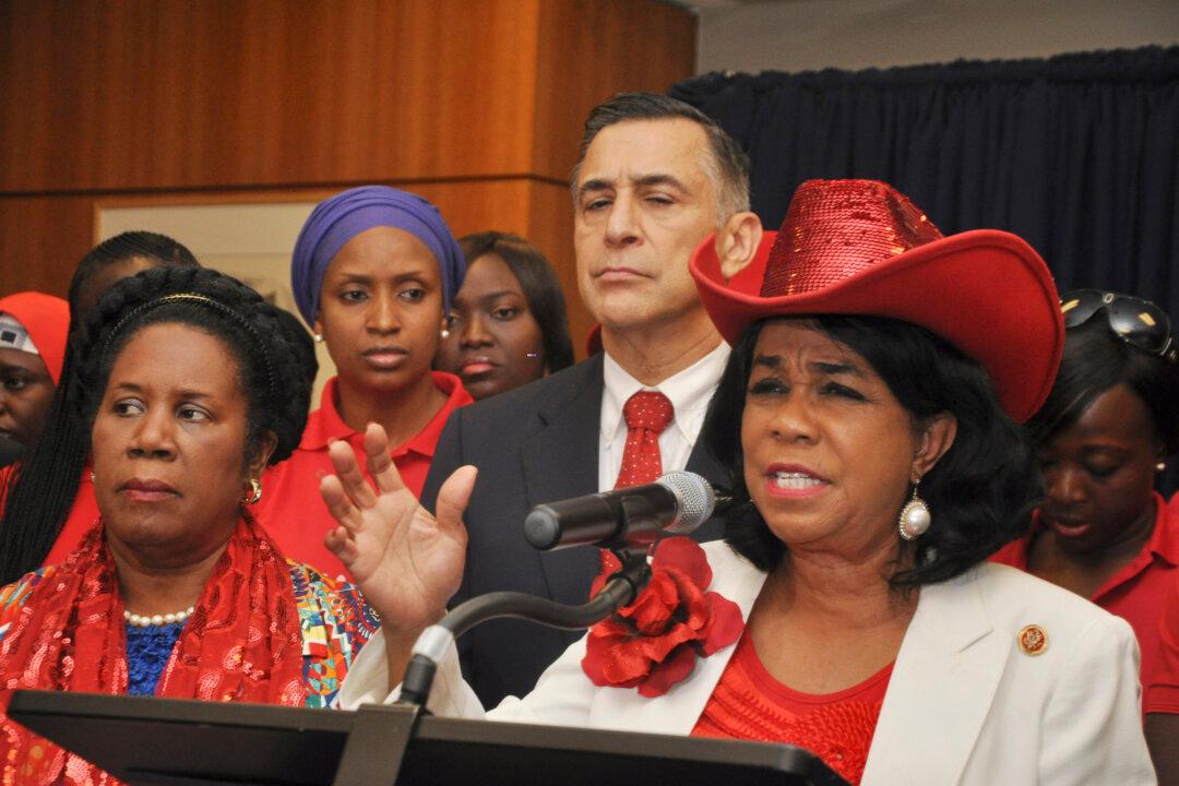 Official: 9,500 Nigerian Refugees Return From Cameroon