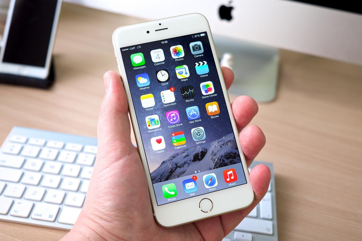 Jailbreaking iOS Frees You From Apple but Exposes You to Malware