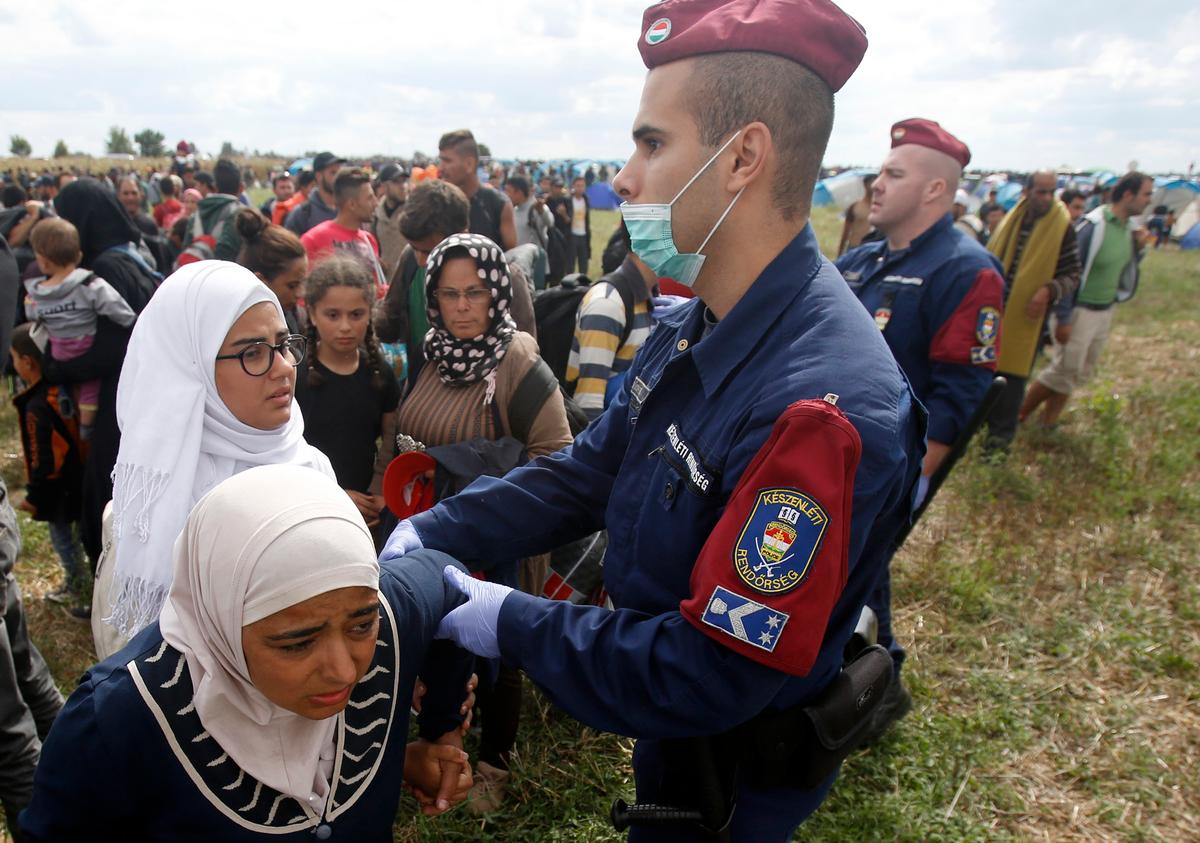 Migrants Keep Entering Hungary as Work on Fence Speeds Up