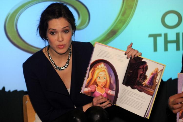 Mandy Moore reads to children to promote her movie "Tangled" at the Disney Store in New York City on Nov. 19, 2010. (Bryan Bedder/Getty Images)