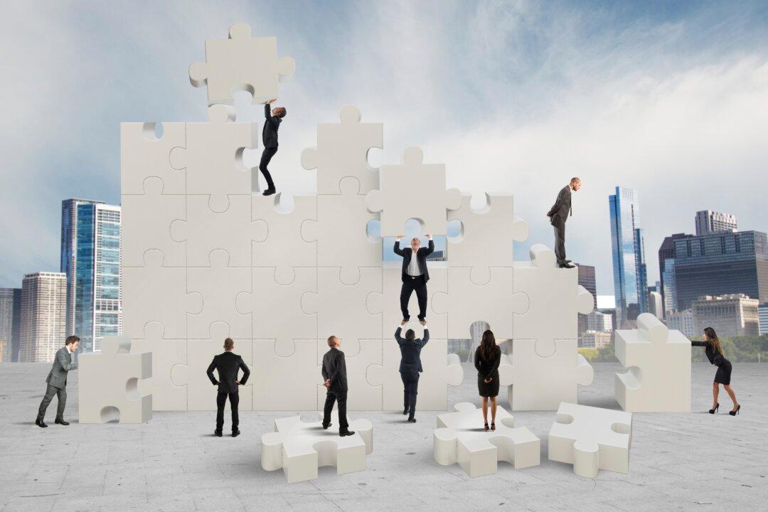 Cooperation Declines When We Can See Wealth