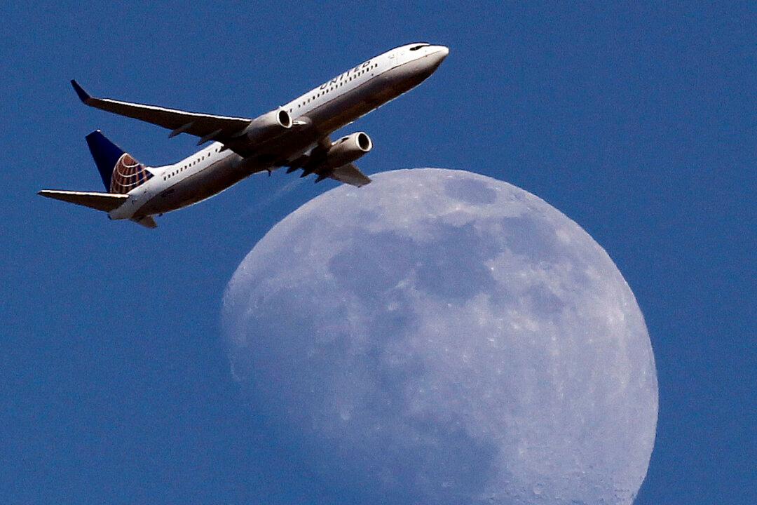 American Stops Flights at 3 Airports, Problems Soon Resolved