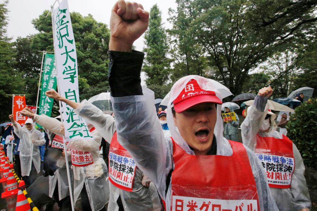 Japan’s Ruling Party Forces Security Bills Through Committee