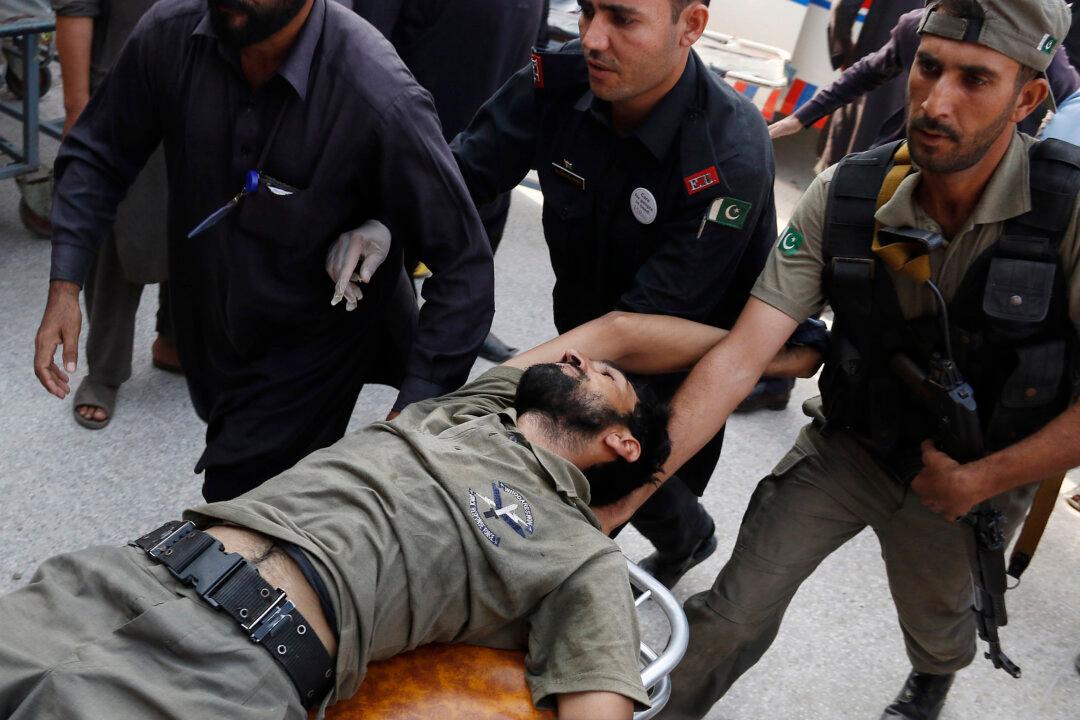 Taliban Attack on Pakistan Base Kills 20; 16 Die in Mosque