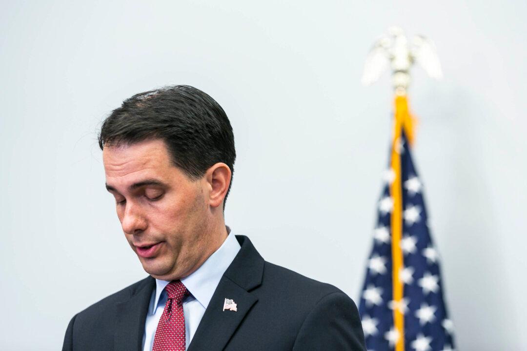 Ranks Thinning, Traditional GOP Candidates Try to Adapt