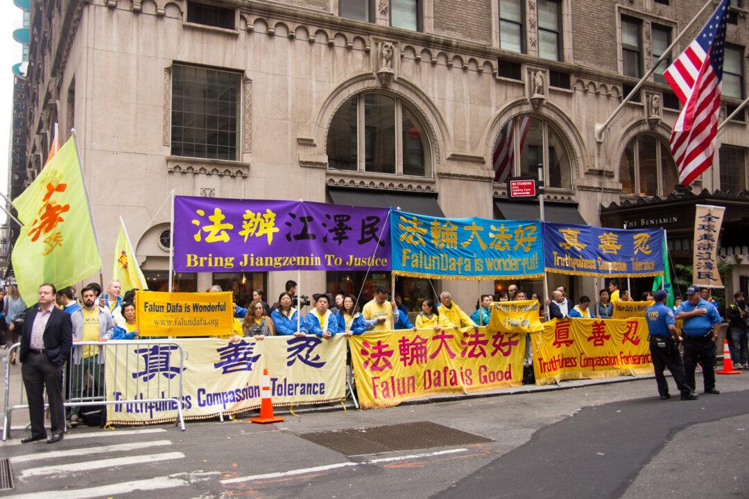 Outside the UN, Protesters Call on China’s Xi Jinping to Keep His Word