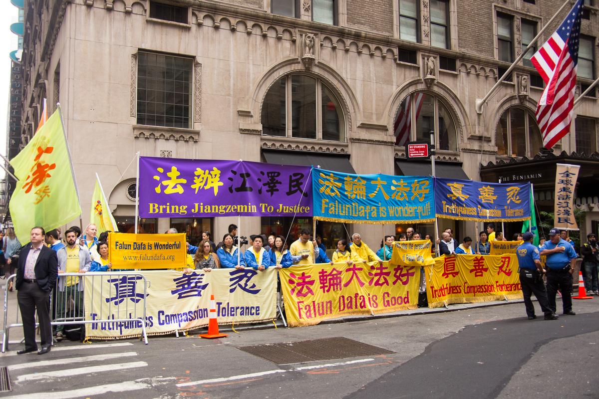 Outside the UN, Protesters Call on China’s Xi Jinping to Keep His Word