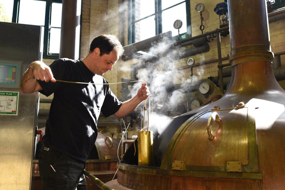 Beer Behemoths Struggle to Fend Off Craft Brew Craze