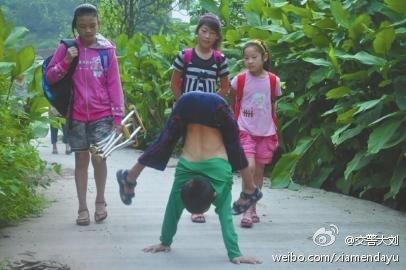 Paraplegic Boy Walks to School on his Hands