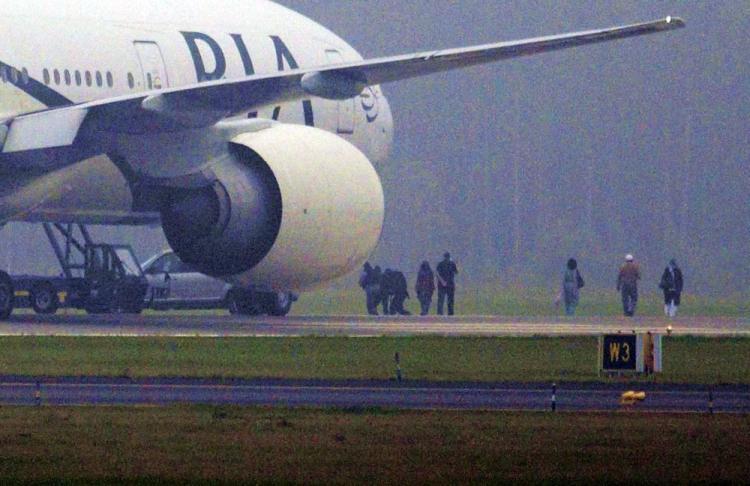 Pakistan International Airlines Tells ‘Obese’ Cabin Crew to Lose Weight or Be Fired: Memo