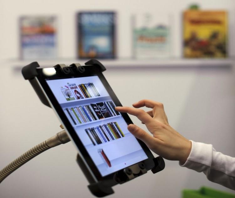 Survey: 92 Percent of Students Prefer Paper Books Over E-Books