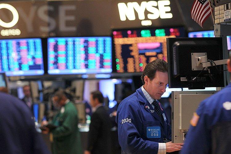 US Corporate Earnings Forecasts Weaken As Companies Review Inflation Risks