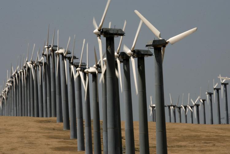 California Seeks to Cut Fossil Fuel Reliance, Prompting Concerns About Alternatives