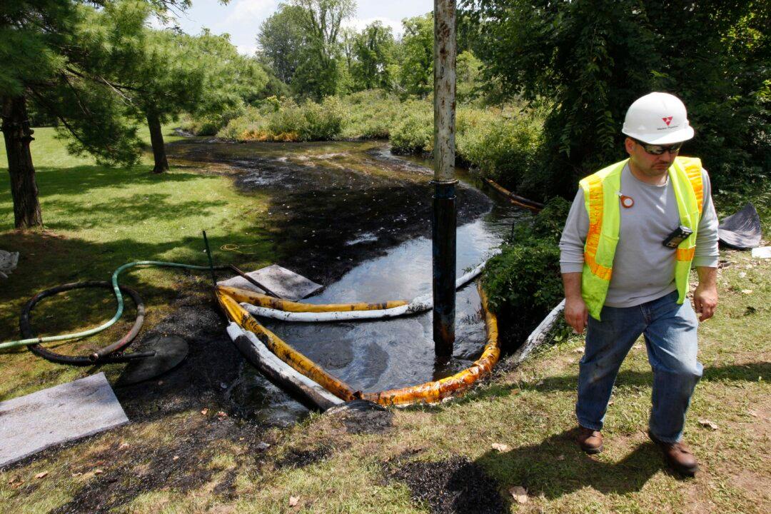Feds Want Tougher Rules for Oil Pipelines