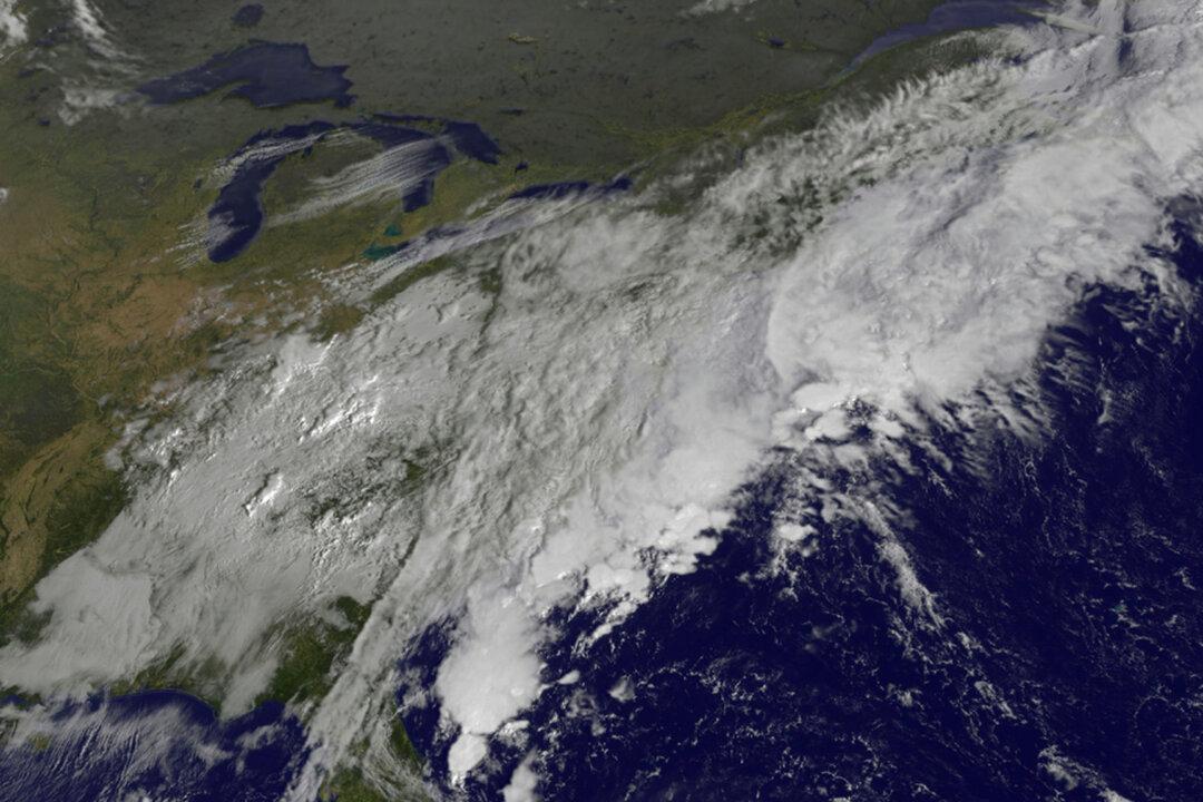 New York, New Jersey Prepare for Sandy, Hope for Irene