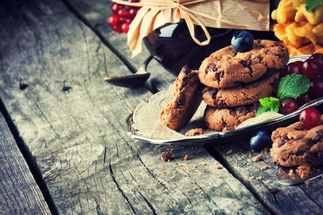 How Did an 8-Year-Old Sell 32,000 Boxes of Girl Scout Cookies?