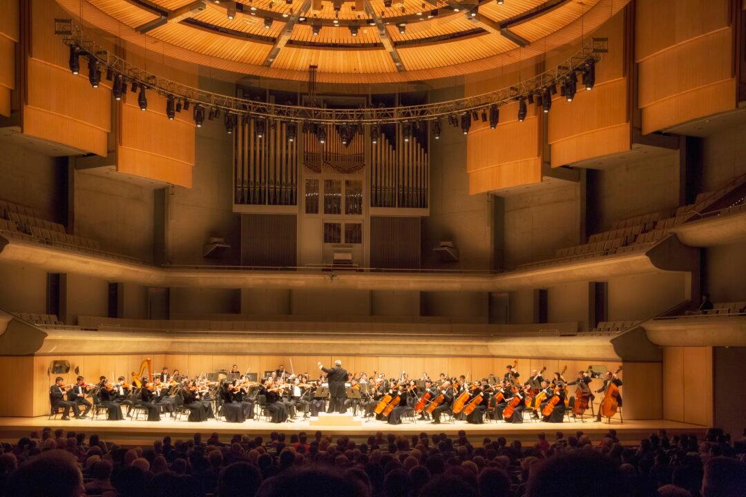Shen Yun Symphony Orchestra Wows Toronto, Receives Two Standing Ovations