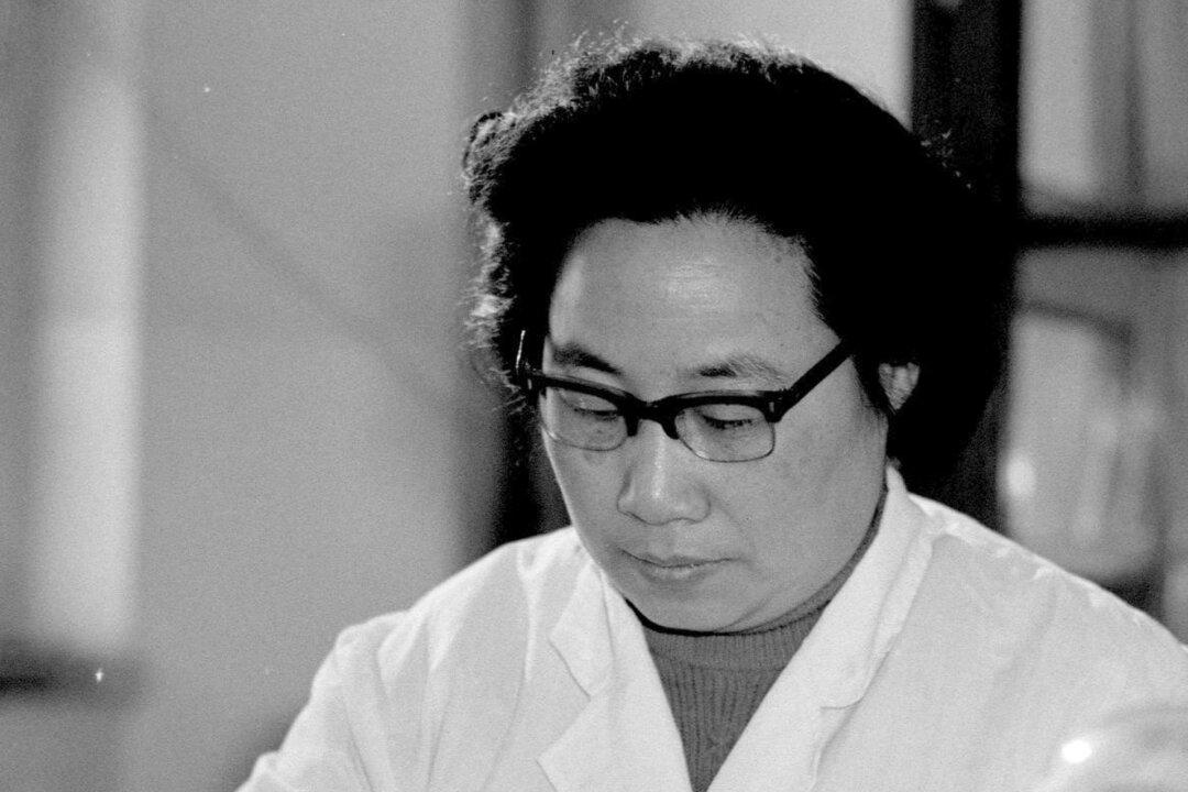 Chinese Scientist Tu Youyou Wins Nobel Prize in Science
