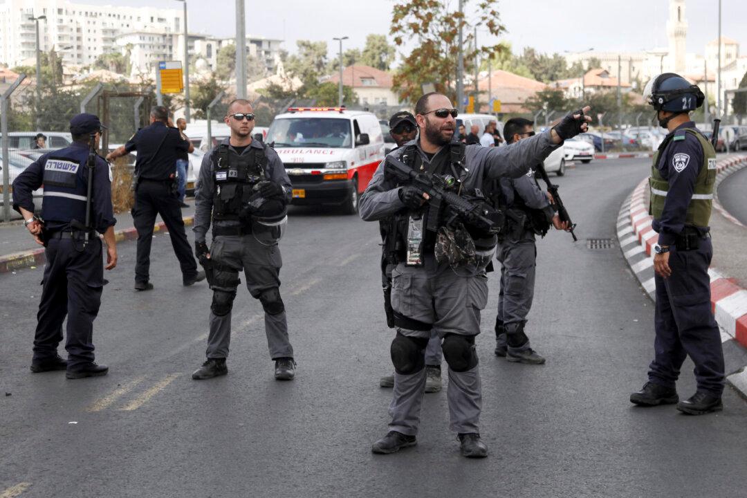 Palestinians Stab Israelis in 2 Jerusalem Attacks