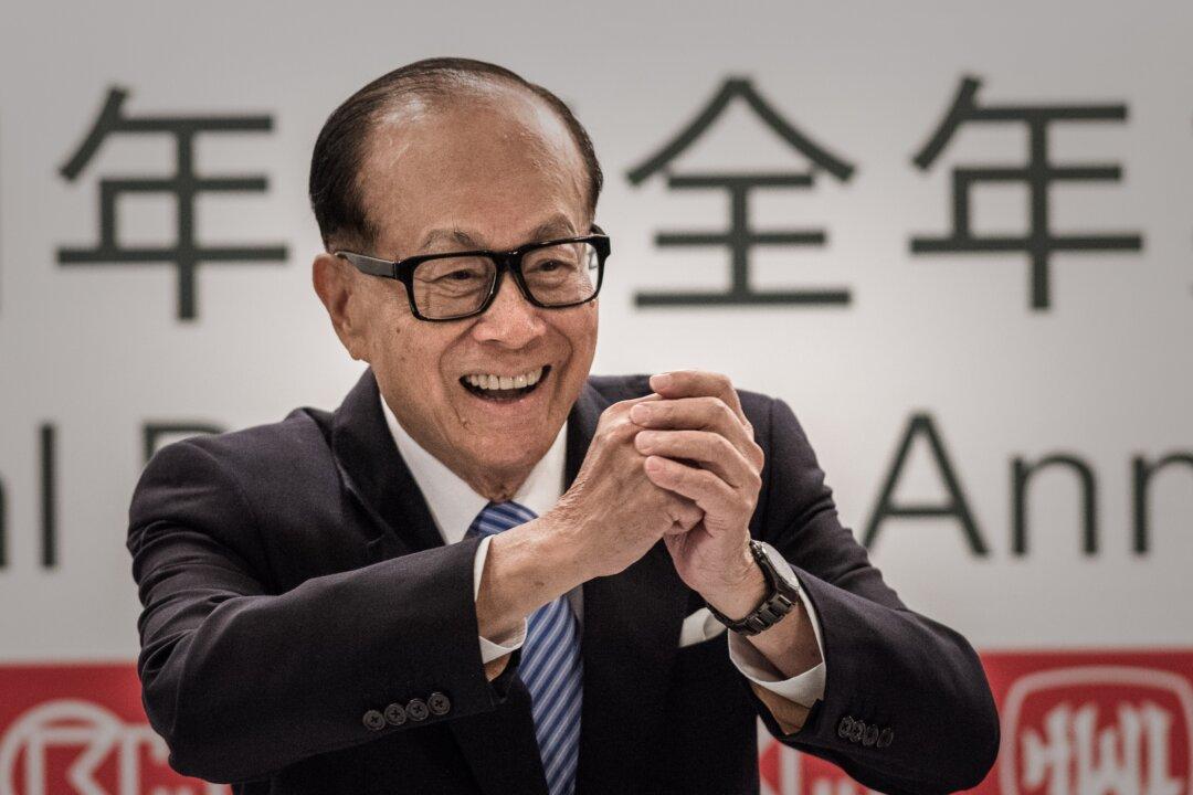 Flight of Li Ka-shing Signals the Beginning of China’s Economic Meltdown