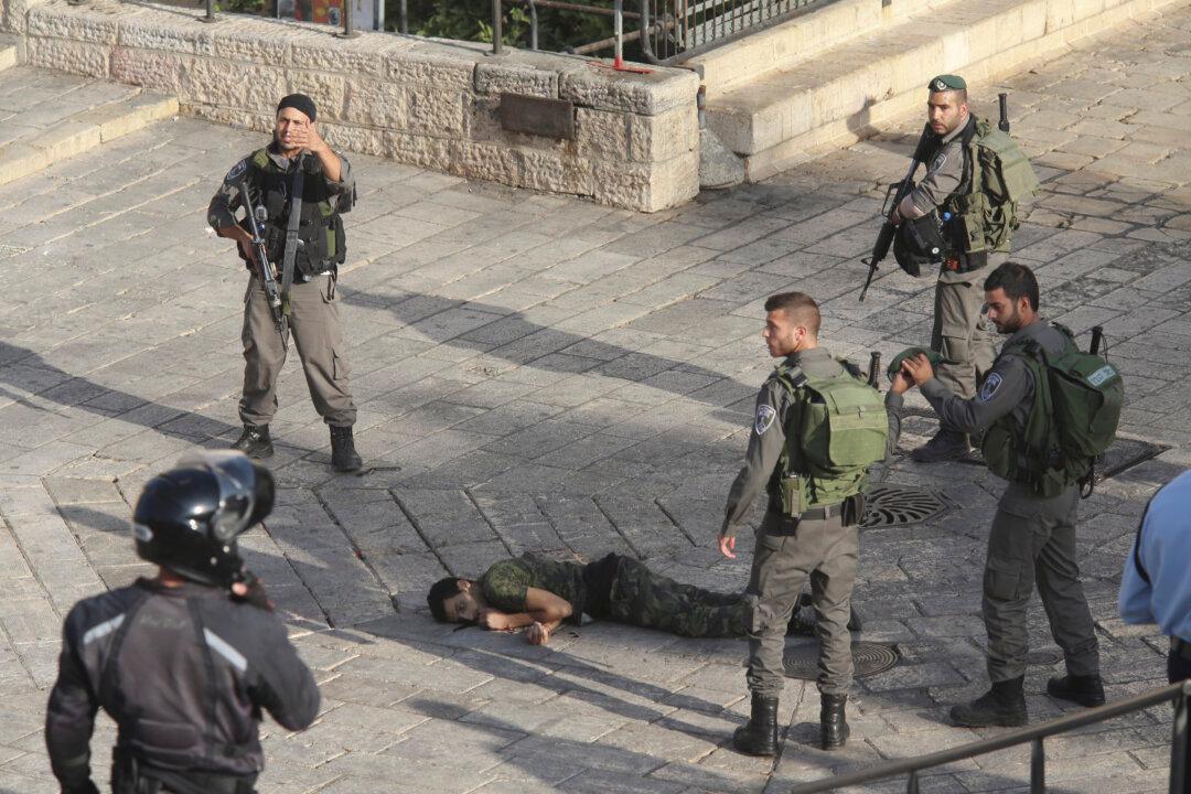 2 Palestinians Killed in West Bank in Stabbing Incidents