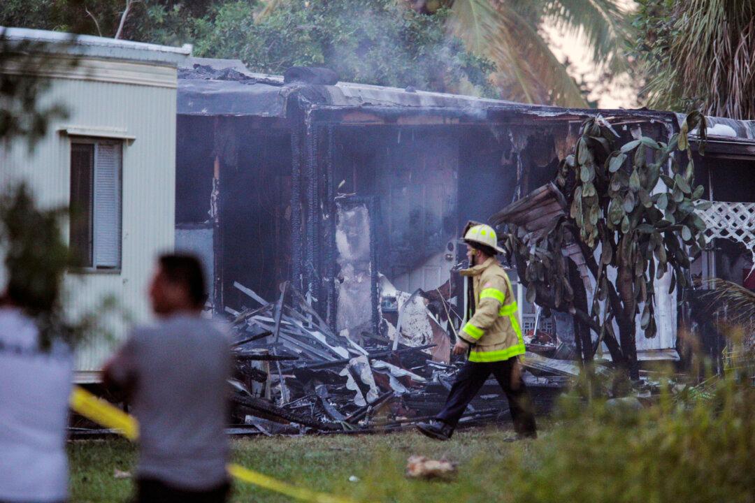 Small Plane Crashes Into Mobile Homes; 2 Catch Fire