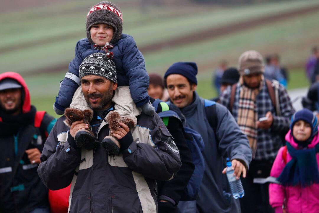 Thousands of Migrants Surge Into Slovenia in New Route