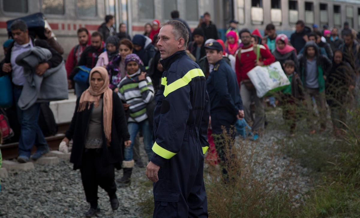 Hungary to Close Border With Croatia to Migrants Overnight