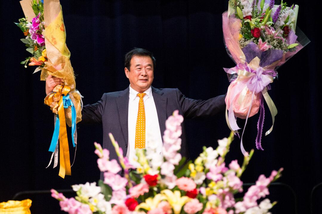 Teacher of Falun Gong Speaks at Los Angeles Conference