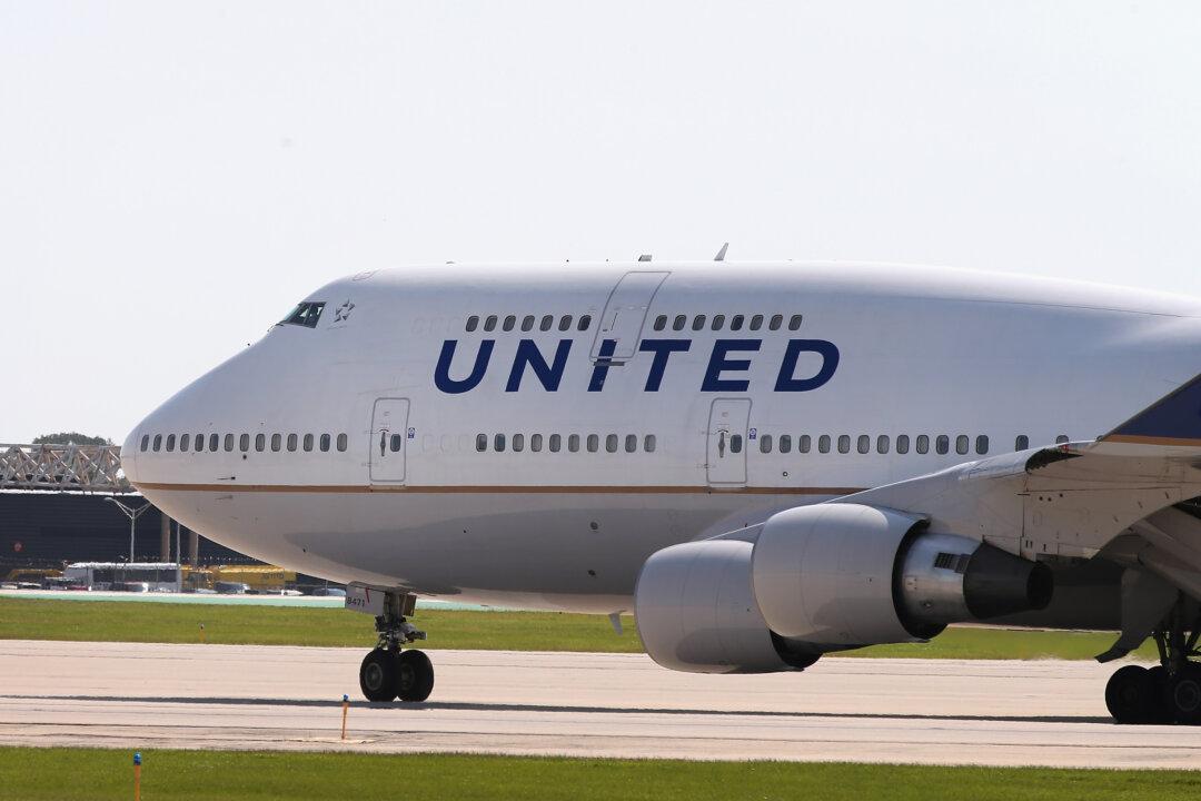 United Airlines Pilots Arrested in Glasgow for Allegedly Failing a Breath Test