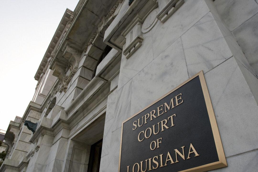 Louisiana Court Temporarily Blocks Healthcare Vaccine Mandate