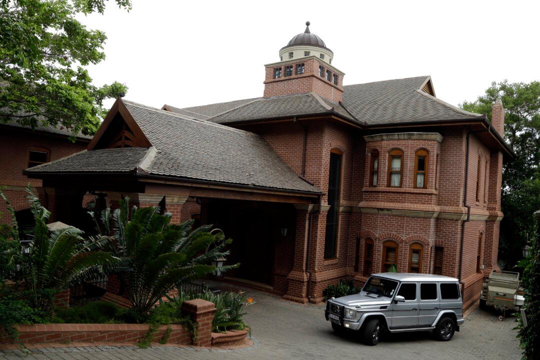 Pistorius at Uncle’s Mansion After Being Released From Jail