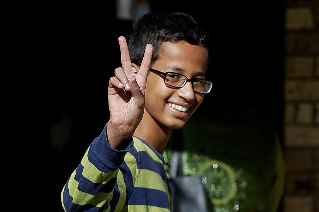 Texas Teen Arrested for Homemade Clock to Move to Qatar