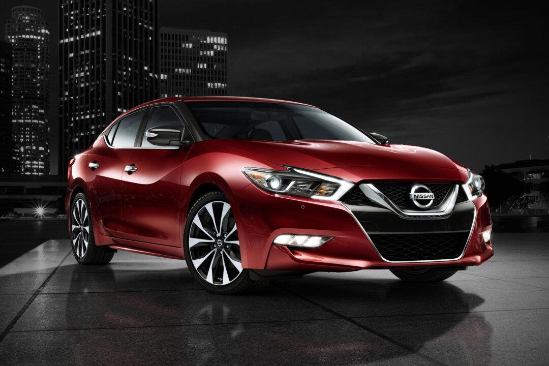 2016 Nissan Maxima: Stylish Upscale Family Sedan